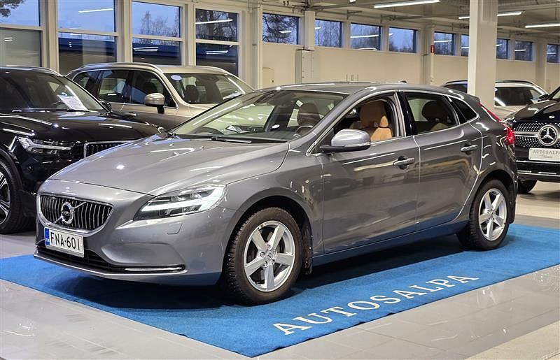 Käytetty 2018 Volvo V40 Inscription Farmari | 19 900 € (Perustarjous) - Kuva 1/4