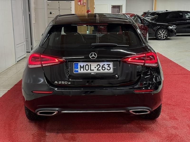 Käytetty Mercedes A250 Business 160 HP (117 kW) 2023 Viistoperä
