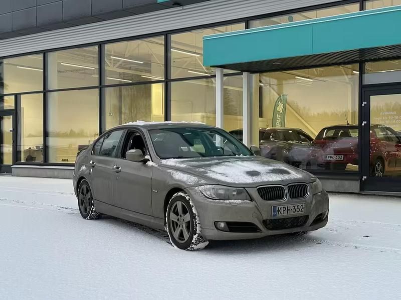 Käytetty 2009 BMW 320 Comfort Edition Sedan | 4 400 € (Perustarjous) - Kuva 1/4