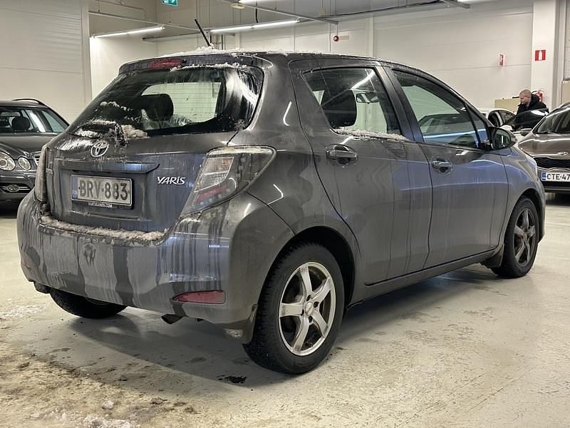 Käytetty Toyota Yaris Active 99 HP (72 kW) 2014 Viistoperä