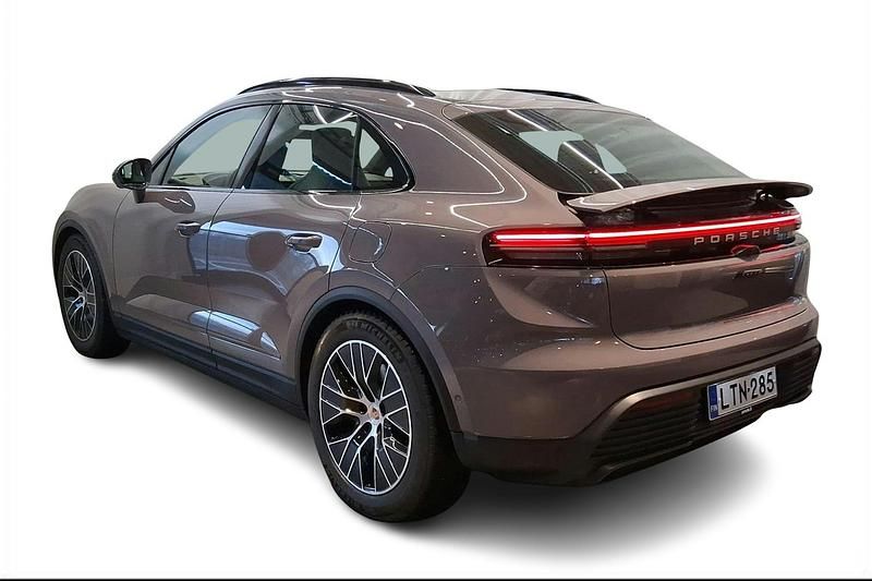 Uusi Porsche Macan 295 kW (402 HP) 2025 Violetti Katumaasturi