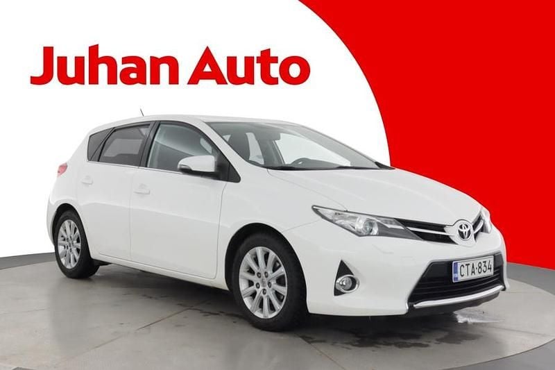 Käytetty Toyota Auris Multidrive S 132 HP (97 kW) 2015 Valkoinen Viistoperä
