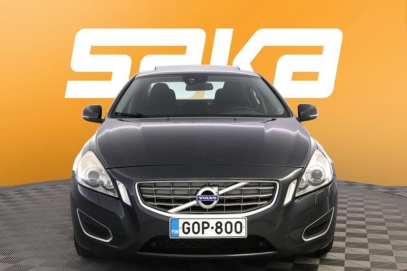 Käytetty Volvo S60 Momentum 114 HP (83 kW) 2012 Sedan