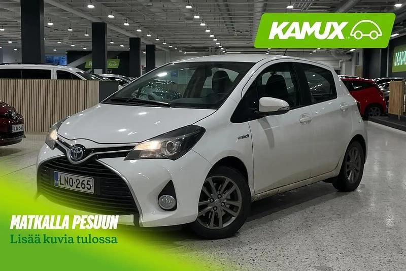 Valkoinen Käytetty 2016 Toyota Yaris Hybrid Active Sedan | 11 800 € (Perustarjous) - Kuva 1/4