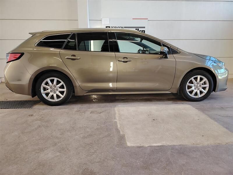 Käytetty Toyota Corolla Edition 122 HP (89 kW) 2022 Ruskea Farmari