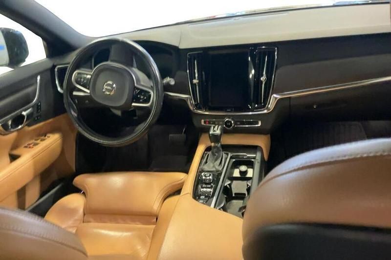 Käytetty Volvo V90 CC Plus 190 HP (139 kW) 2019 Farmari