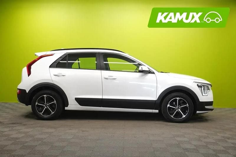 Käytetty Kia Niro Edition 7 105 HP (77 kW) 2023 Valkoinen Katumaasturi