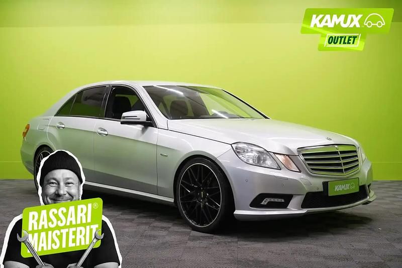 Hopea / harmaa Käytetty 2009 Mercedes E220 Sedan | 5 890 € - Kuva 1/4