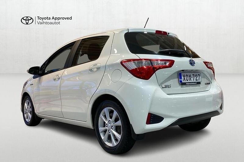 Käytetty Toyota Yaris Hybrid Active 101 HP (74 kW) 2018 Valkoinen Viistoperä