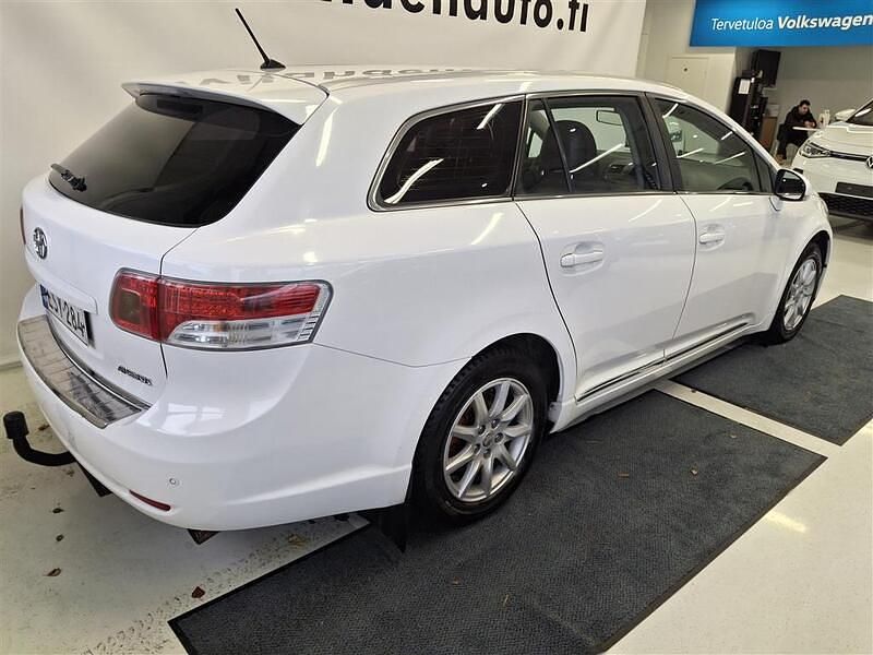 Käytetty Toyota Avensis Edition 132 HP (97 kW) 2011 Valkoinen Farmari