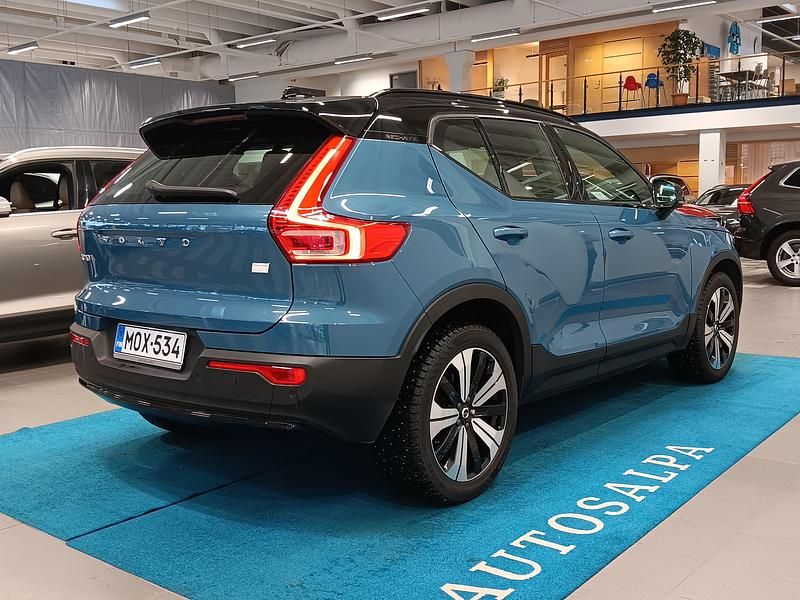 Käytetty Volvo XC40 Plus 175 kW (238 HP) 2023 Katumaasturi