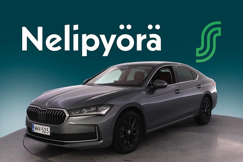 Harmaa Käytetty 2024 Skoda Superb LAURIN & KLEMENT Sedan | 49 890 € - Kuva 1/3