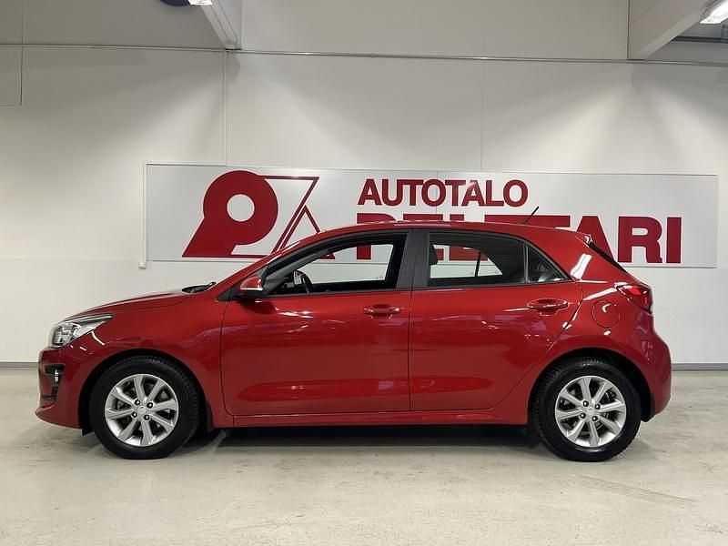 Käytetty Kia Rio EX 101 HP (74 kW) 2021 Punainen Viistoperä
