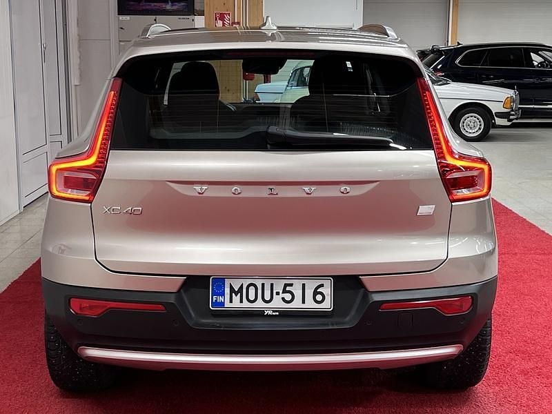 Käytetty Volvo XC40 Plus 211 HP (155 kW) 2023 Katumaasturi