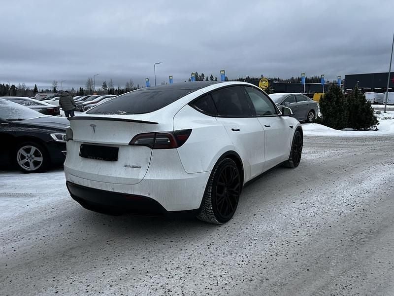 Käytetty Tesla Model Y Performance 336 kW (457 HP) 2022 Katumaasturi