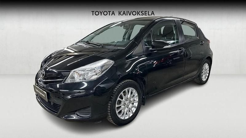 Käytetty Toyota Yaris Multidrive S 99 HP (72 kW) 2012 Musta Viistoperä