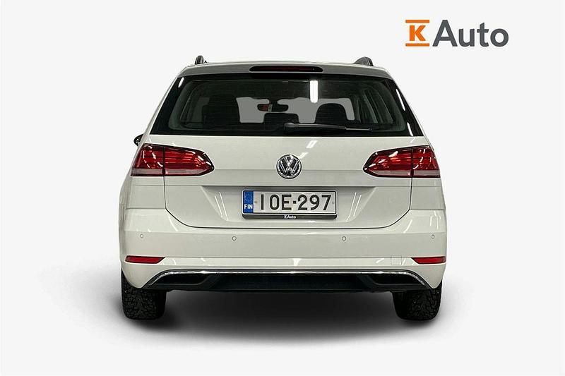 Käytetty VW Golf VII Comfortline 110 HP (80 kW) 2018 Valkoinen Farmari