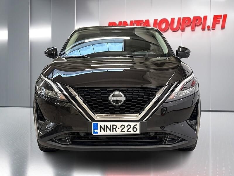 Käytetty Nissan Qashqai N-Connecta 158 HP (116 kW) 2024 Musta Katumaasturi