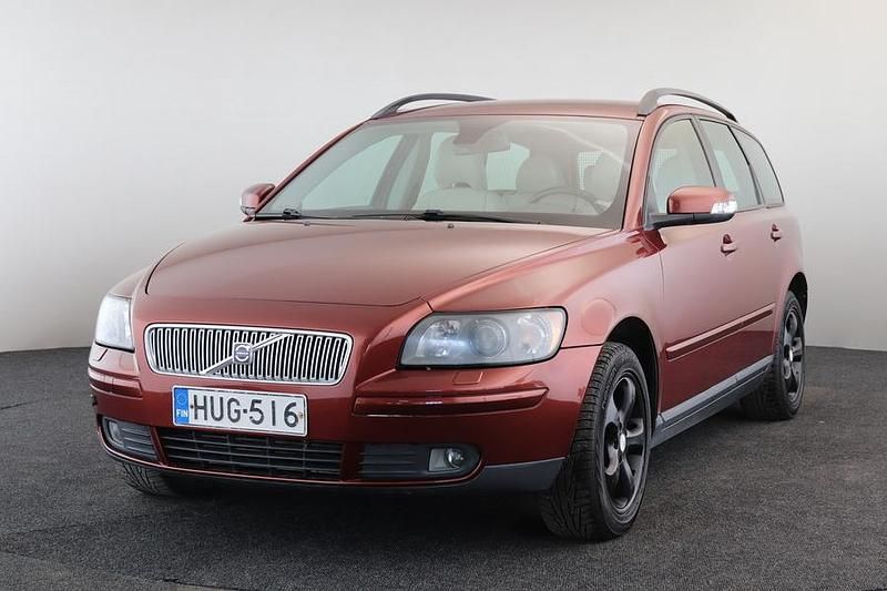 Punainen Käytetty 2006 Volvo V50 Summum Farmari | 6 400 € (Perustarjous) - Kuva 1/4