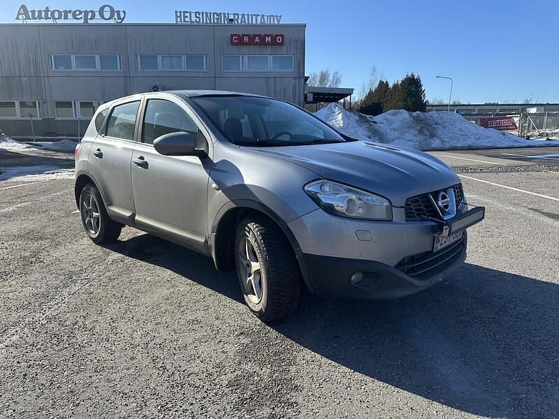 Käytetty Nissan Qashqai Acenta 131 HP (96 kW) 2012 Katumaasturi