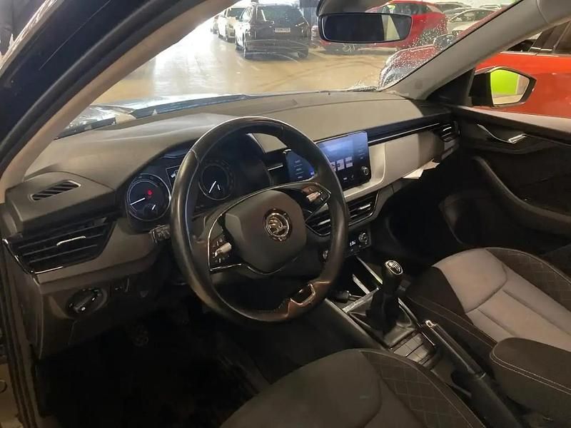 Käytetty Skoda Kamiq Ambition 90 HP (66 kW) 2022 Musta Katumaasturi
