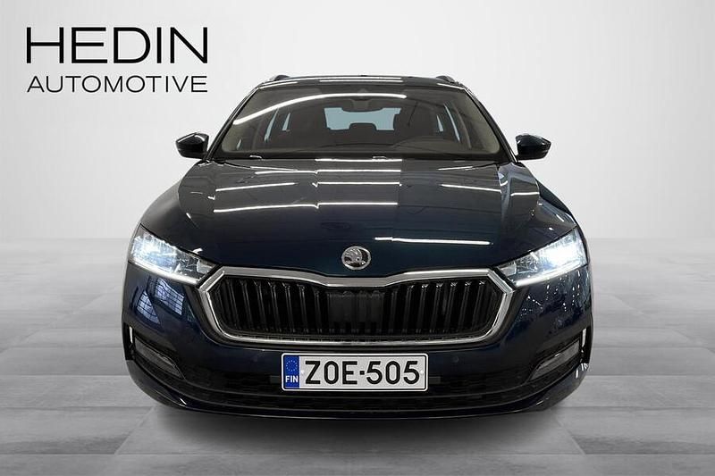 Käytetty Skoda Octavia Ambition 150 HP (110 kW) 2022 Sininen Farmari