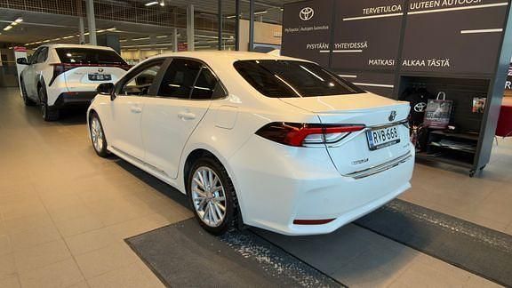 Käytetty Toyota Corolla Premium 122 HP (89 kW) 2023 Valkoinen Sedan