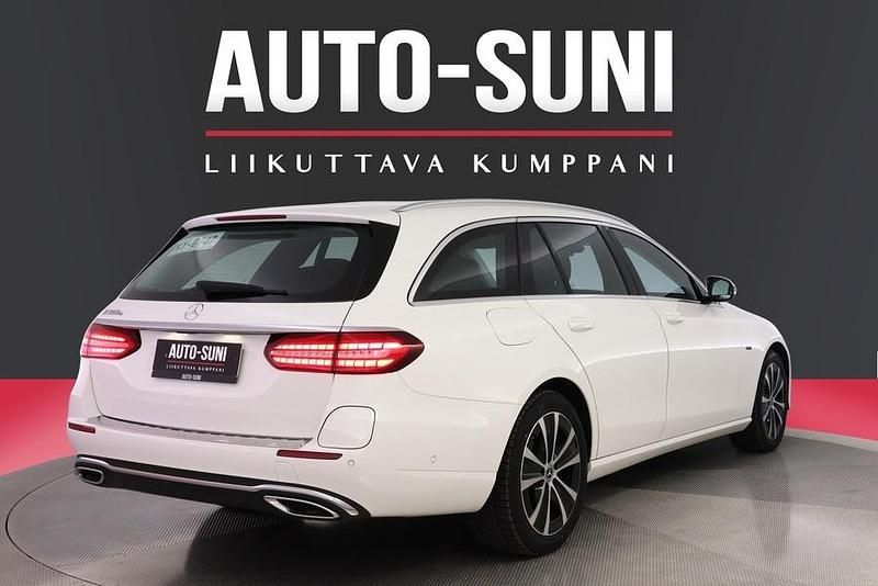 Käytetty Mercedes E300 Avantgarde 211 HP (155 kW) 2021 Farmari