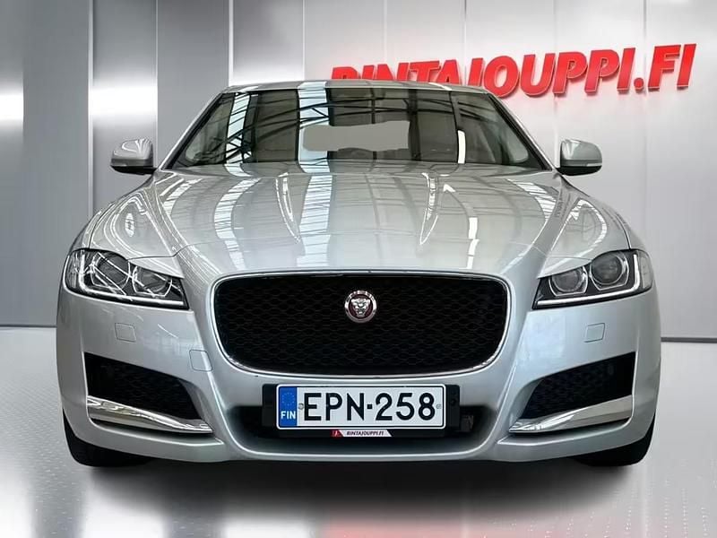 Käytetty Jaguar XF Business Edition 180 HP (132 kW) 2018 Sedan