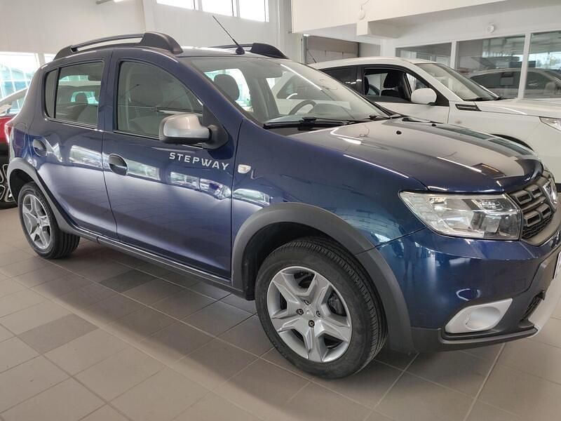 Käytetty Dacia Sandero Stepway 90 HP (66 kW) 2019 Sininen Viistoperä