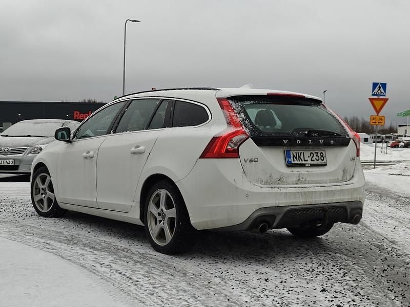 Käytetty Volvo V60 Business Edition 190 HP (139 kW) 2017 Valkoinen Farmari