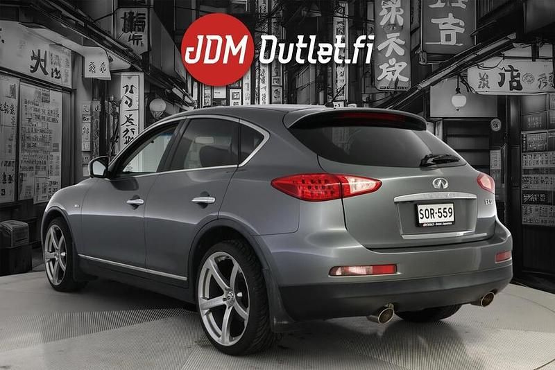 Käytetty Nissan Skyline 330 HP (242 kW) 2013 Coupe - kaksiovinen