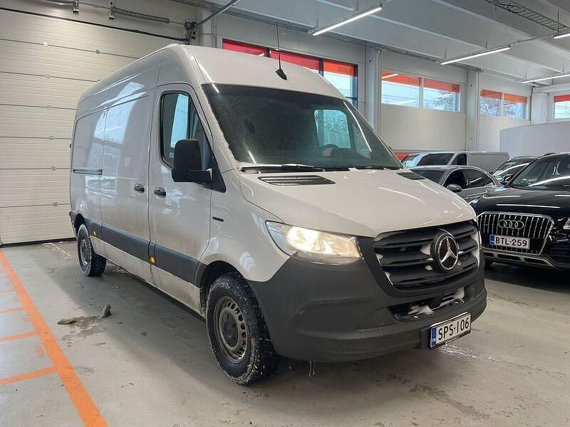 Käytetty Mercedes E-Sprinter 85 kW (116 HP) 2021 Van