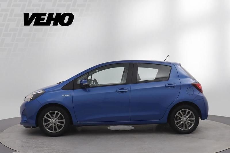 Käytetty Toyota Yaris Hybrid Active 73 HP (53 kW) 2015 Sininen Viistoperä