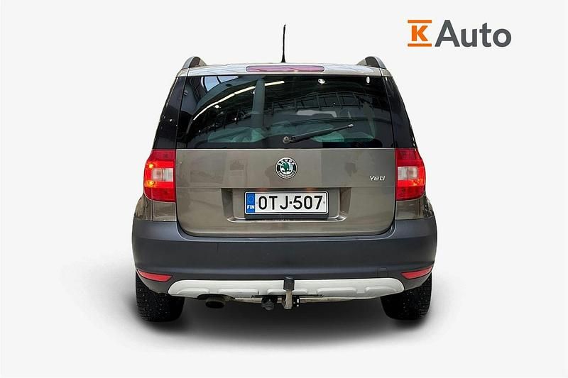 Käytetty Skoda Yeti Adventure 105 HP (77 kW) 2012 Ruskea (beige) Katumaasturi