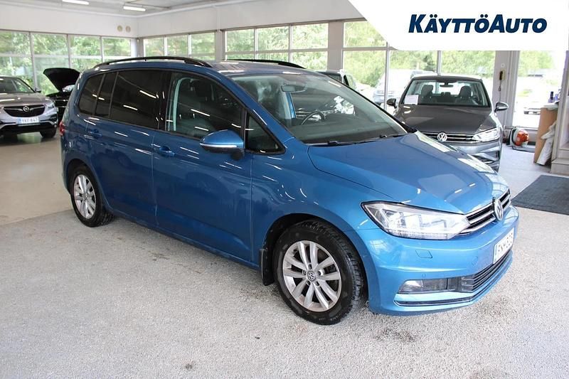 Käytetty VW Touran Comfortline 116 HP (85 kW) 2019 Sininen Tila-auto
