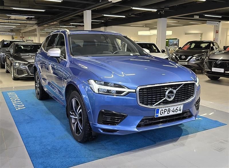 Käytetty Volvo XC60 R-Design 320 HP (235 kW) 2019 Sininen Katumaasturi