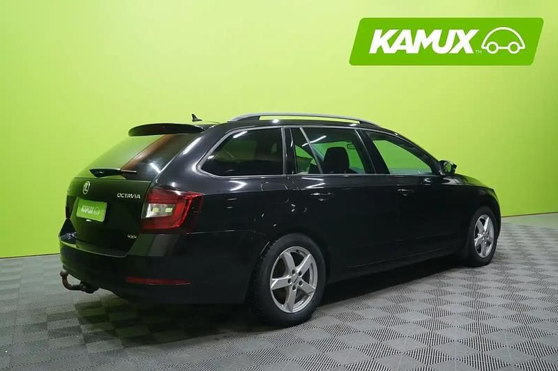 Käytetty Skoda Octavia Ambition 150 HP (110 kW) 2018 Musta Farmari