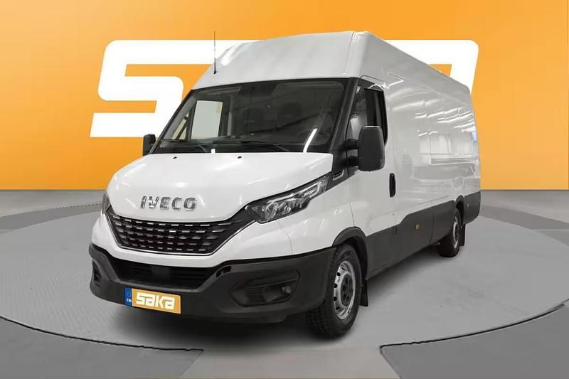 Käytetty Iveco Daily 156 HP (114 kW) 2021 Van
