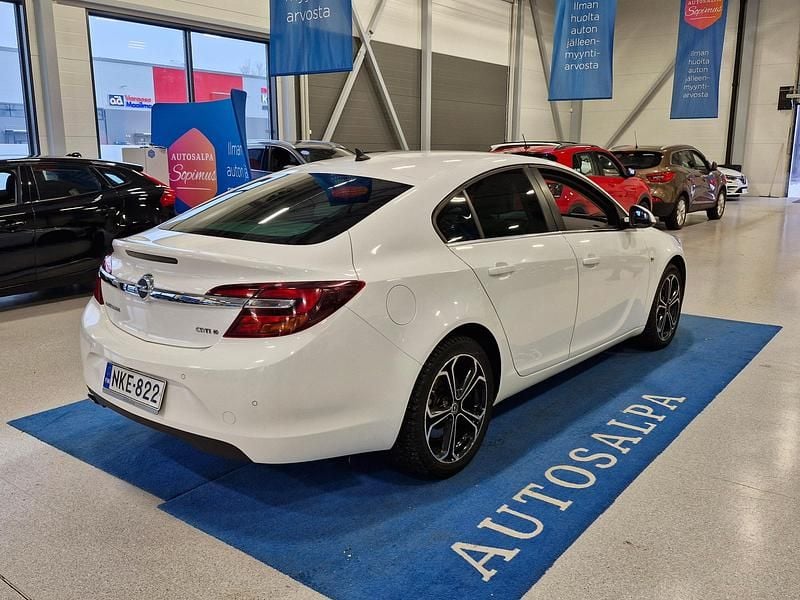 Käytetty Opel Insignia Edition 170 HP (125 kW) 2016 Valkoinen Viistoperä