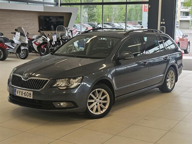 Harmaa Käytetty 2015 Skoda Superb Ambition Farmari | 11 490 € (Supertarjous) - Kuva 1/4