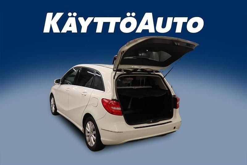 Käytetty Mercedes B180 Business 122 HP (89 kW) 2014 Valkoinen Tila-auto