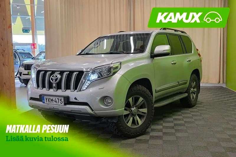 Hopea / harmaa Käytetty 2017 Toyota Land Cruiser Comfort Katumaasturi | 39 900 € - Kuva 1/4