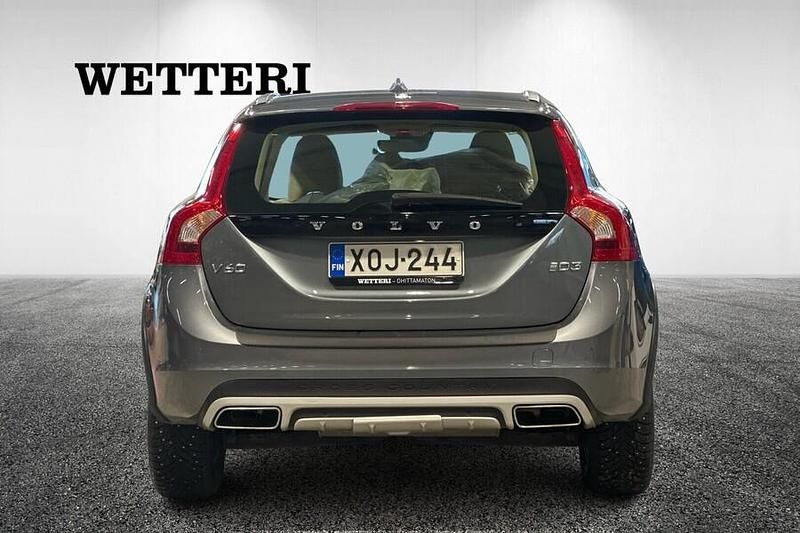 Käytetty Volvo V60 CC Business Edition 150 HP (110 kW) 2017 Harmaa Farmari
