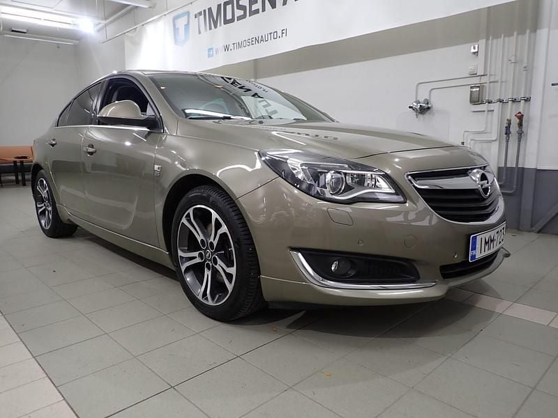 Valkoinen Käytetty 2011 Opel Insignia Comfort Farmari | 15 440 € - Kuva 1/4