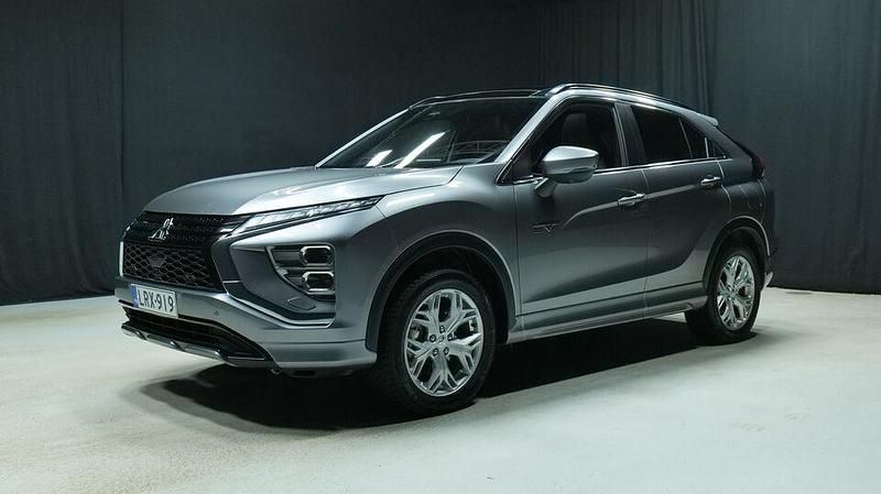 Harmaa Käytetty 2023 Mitsubishi Eclipse Cross Instyle Katumaasturi | 27 900 € (Perustarjous) - Kuva 1/3