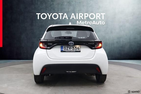 Käytetty Toyota Yaris Active 114 HP (83 kW) 2021 Valkoinen Viistoperä