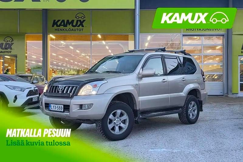 Käytetty Toyota Land Cruiser 173 HP (127 kW) 2009 Sedan