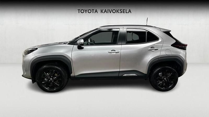 Käytetty Toyota Yaris Cross Plus 116 HP (85 kW) 2025 Hopea Katumaasturi