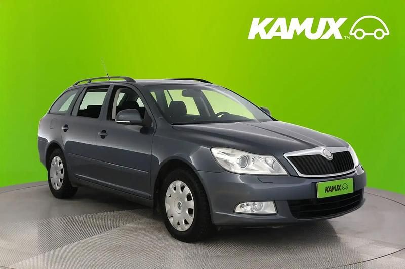 Hopea / harmaa Käytetty 2009 Skoda Octavia Elegance Farmari | 2 790 € (Perustarjous) - Kuva 1/4